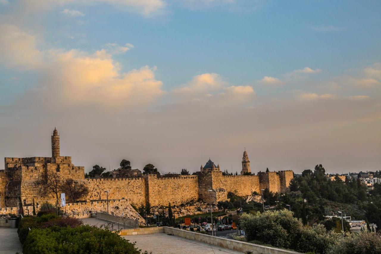 Brown Jlm Mamilla, A Member Of Brown Hotels Jerusalem Exteriör bild